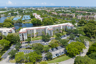 St. Tropez Condominiums in Delray Beach, FL - Foto de edificio - Building Photo