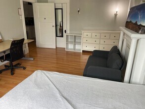 746 Broughton St, Unit 2B in Pittsburgh, PA - Foto de edificio - Building Photo