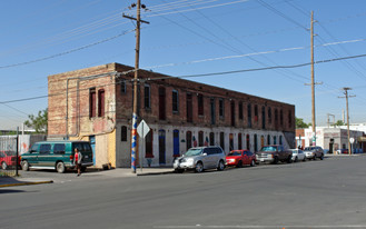 700 S Oregon St Apartments