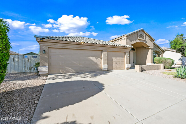 2212 E Kempton Rd in Chandler, AZ - Foto de edificio - Building Photo