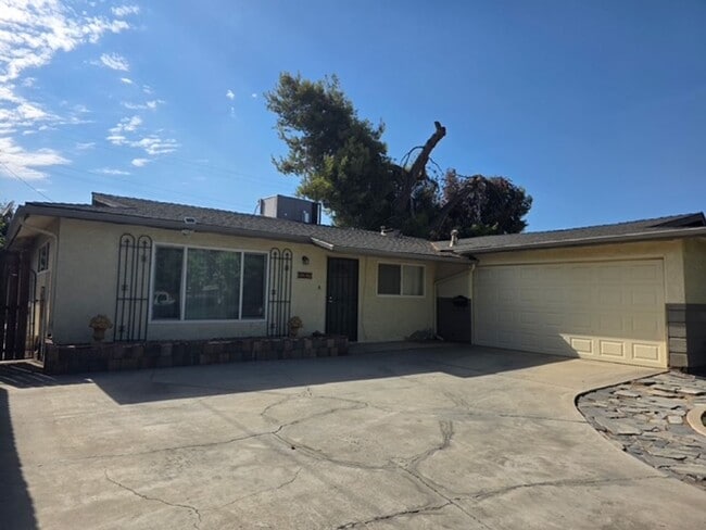 property at 3201 Earnest Ct