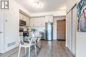 1440 Clarriage Ct in Milton, ON - Building Photo - Building Photo