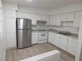 2708 Broadway in Ft. Myers, FL - Building Photo