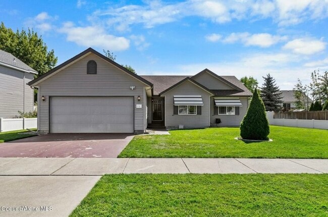 8182 N Brookside Dr in Hayden, ID - Foto de edificio - Building Photo