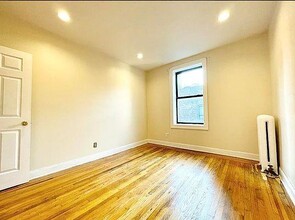 11 Dongan Pl in New York, NY - Building Photo - Building Photo