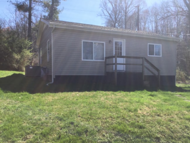 109 V I P Rd in Johnson City, TN - Foto de edificio - Building Photo