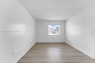 6911 SW 129th Ave, Unit 2 in Miami, FL - Foto de edificio - Building Photo