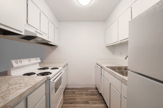 Brentwood in Wichita, KS - Building Photo - Building Photo