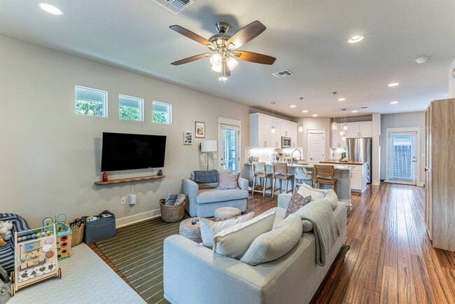 1700 Singleton Ave in Austin, TX - Building Photo - Building Photo