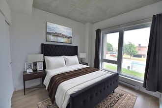 37 Brunswick Blvd in Dollard-des-Ormeaux, QC - Building Photo - Building Photo
