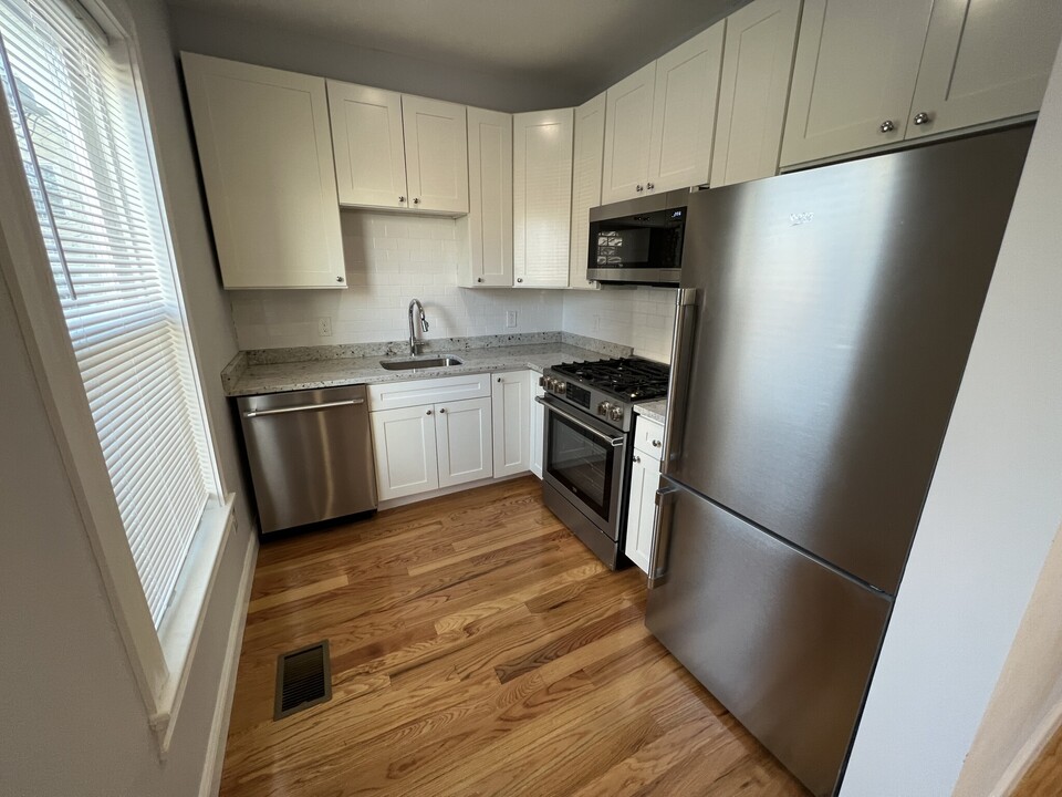 372 Beacon St, Unit 1 in Somerville, MA - Building Photo