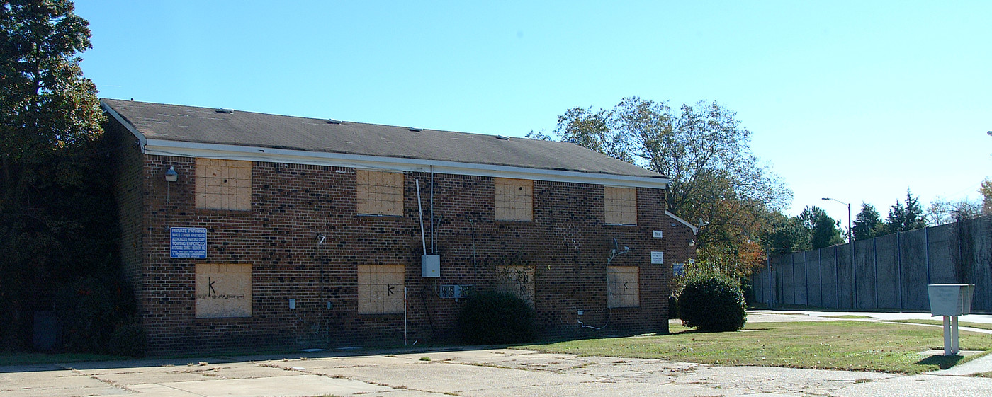 7816 San Antonio Blvd in Norfolk, VA - Building Photo