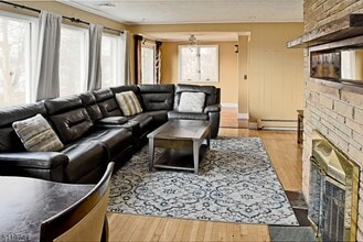 1031 Lake Shore Dr in Parsippany Troy Hills, NJ - Building Photo - Building Photo