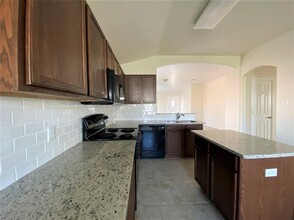 203 Mossy Rock Dr in Hutto, TX - Building Photo - Building Photo