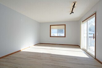 7305 Bagpipe Blvd in Eden Prairie, MN - Building Photo - Building Photo