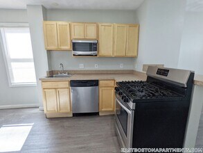 329 Paris St in Boston, MA - Building Photo - Building Photo