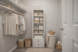 Point Place Apartments in Toledo, OH - Foto de edificio - Building Photo