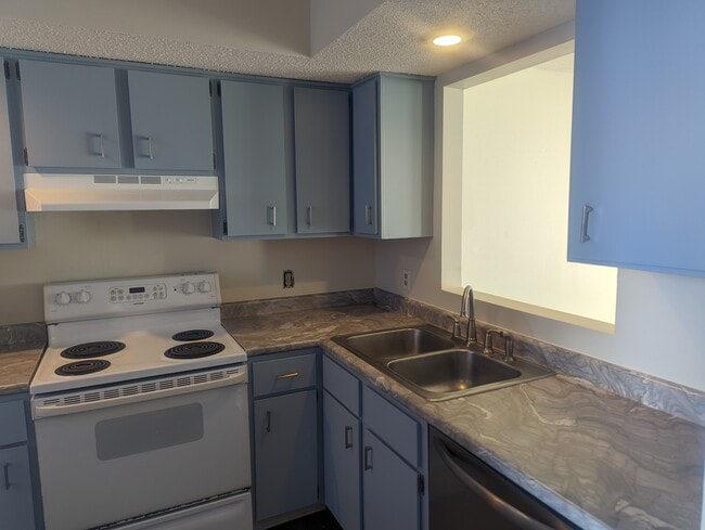 2104 Melrose Dr in Champaign, IL - Building Photo - Building Photo