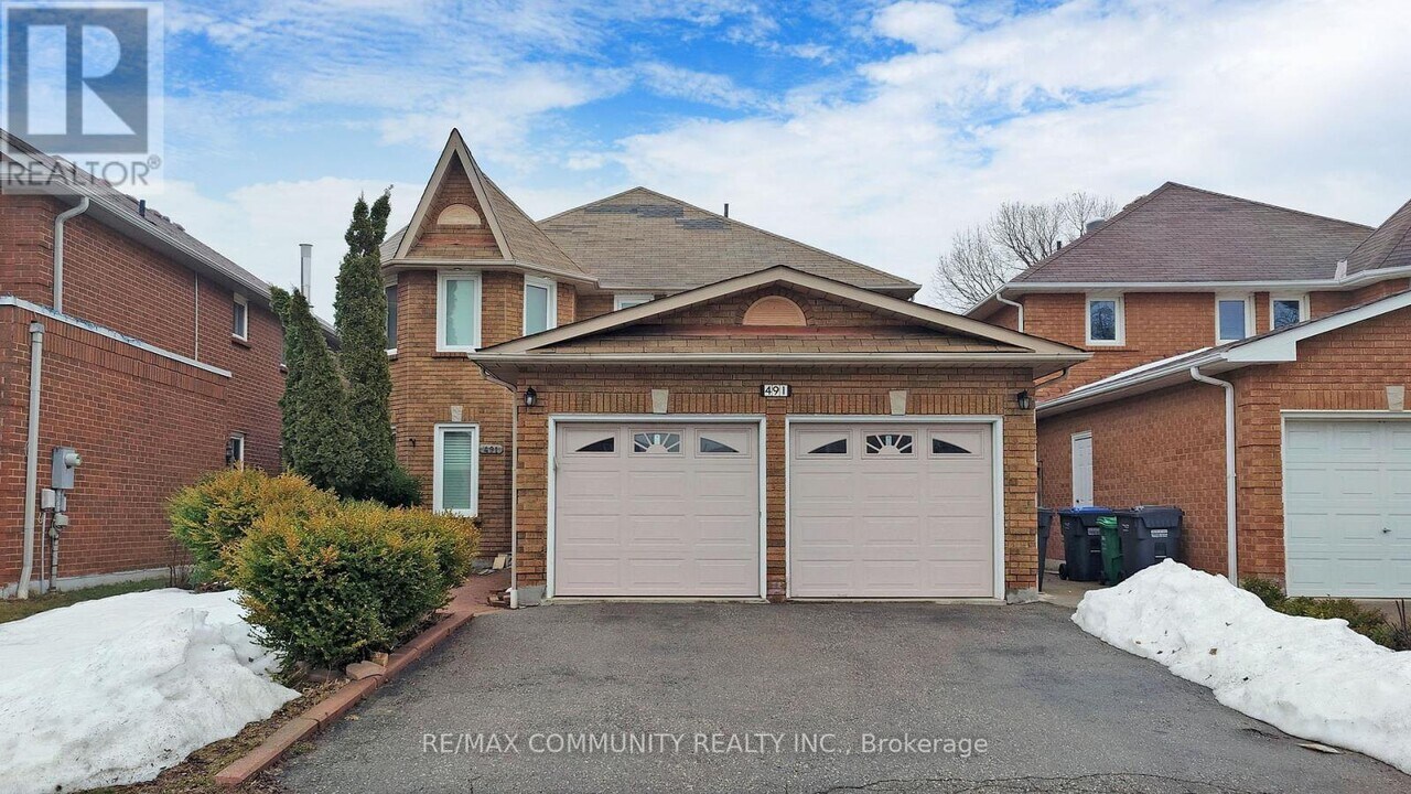 491 Baggetta Crescent in Mississauga, ON - Building Photo