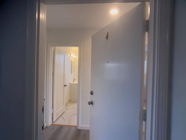 404 Spruce Ave in South San Francisco, CA - Building Photo - Building Photo