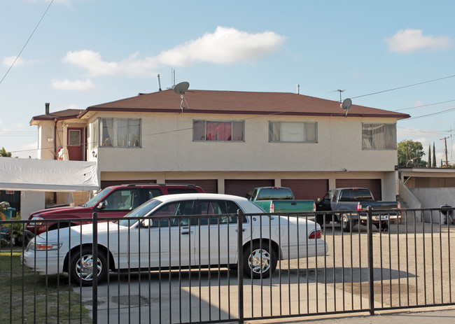 6801 Wilcox Ave in Bell, CA - Foto de edificio - Building Photo