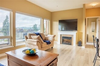 2747 Jacklin Rd in Victoria, BC - Building Photo - Building Photo