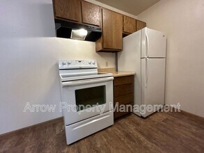 910 East E Street in McCook, NE - Building Photo - Building Photo