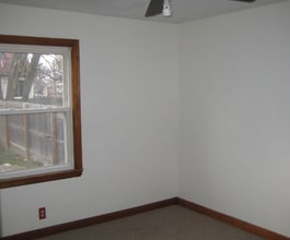 11 N Seymour St in Sullivan, IL - Foto de edificio - Building Photo