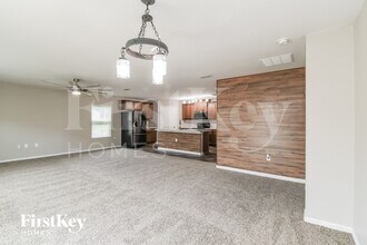 1958 Tyson Lake Dr in Jacksonville, FL - Foto de edificio - Building Photo