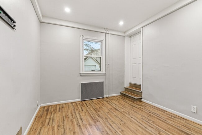 320 Clarendon St in Secaucus, NJ - Building Photo - Building Photo