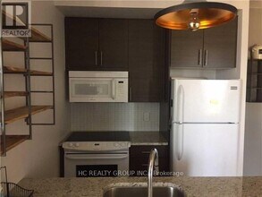 70 Forest Manor Rd in Toronto, ON - Building Photo - Building Photo
