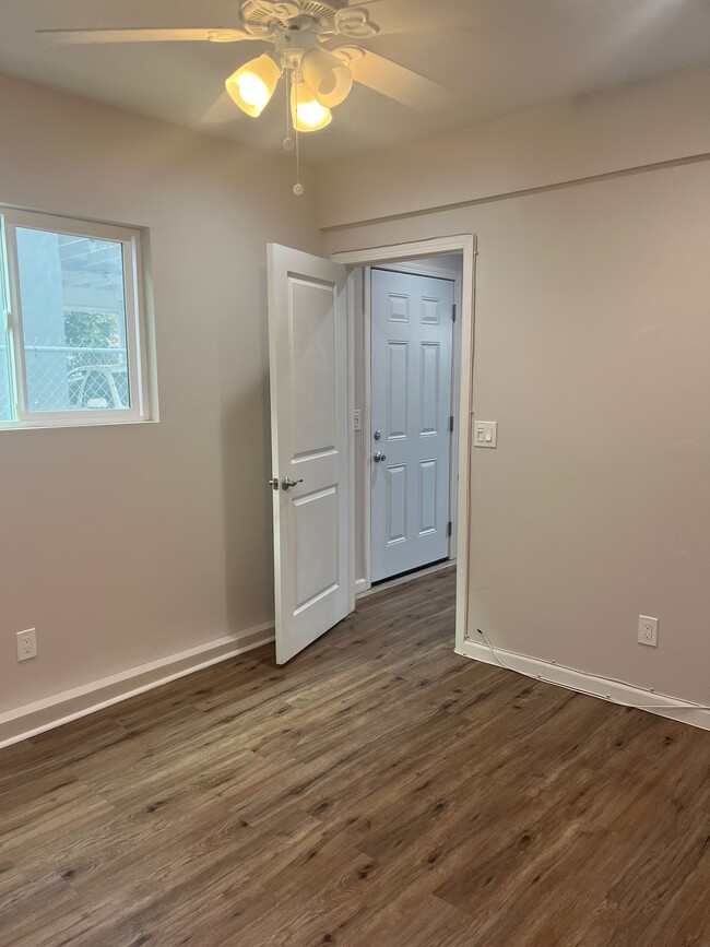 607 S Fir Ave, Unit c in Inglewood, CA - Building Photo - Building Photo