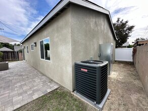 3617 W Victory Blvd in Burbank, CA - Foto de edificio - Building Photo