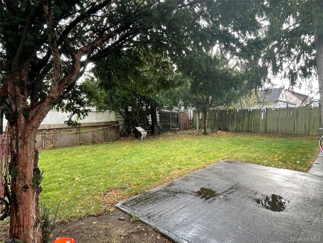 22 Franklin St in Franklin Square, NY - Building Photo - Building Photo