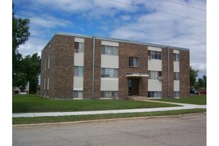 804 Central St E in Detroit Lakes, MN - Building Photo