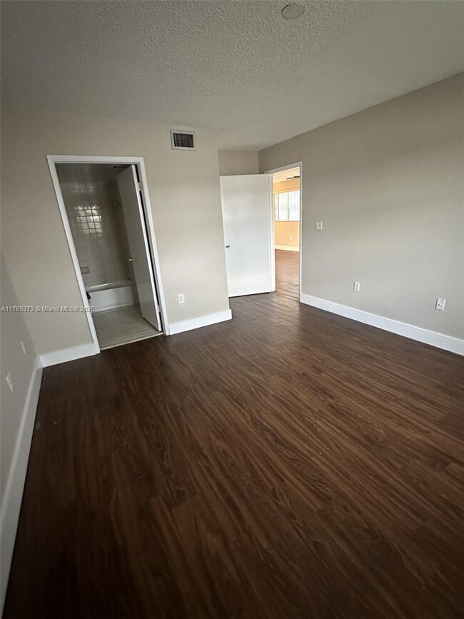 9783 Nob Hill Ct in Sunrise, FL - Building Photo - Building Photo