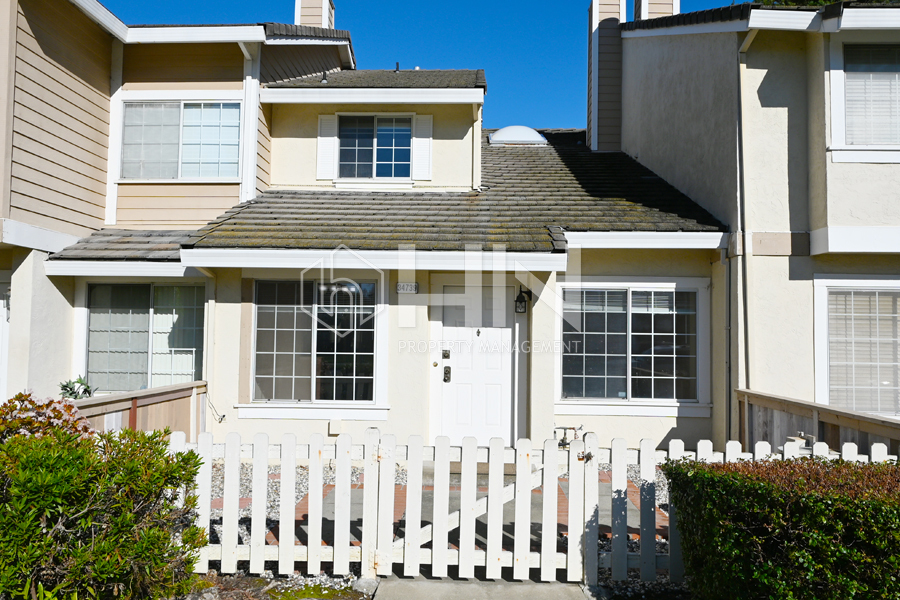 34739 Beret Terrace in Fremont, CA - Foto de edificio