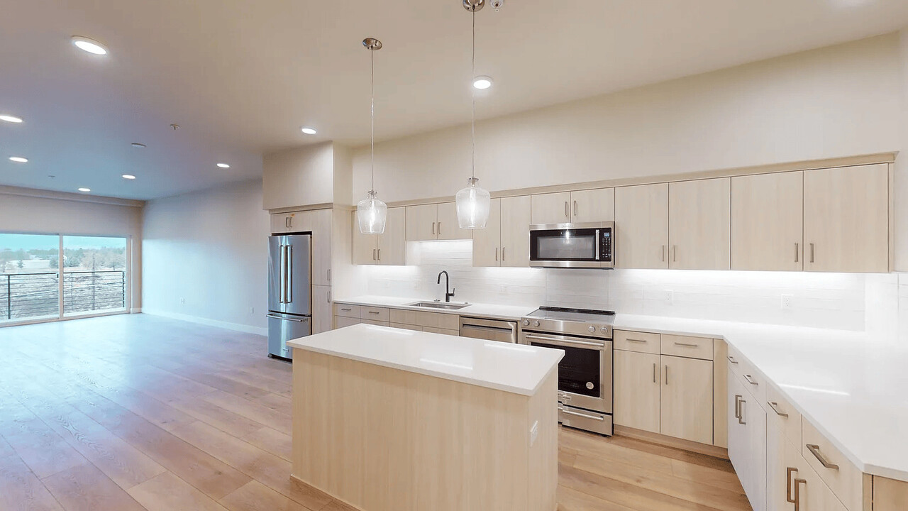 Westmount Luxury Apartment Homes in Redmond, OR - Building Photo