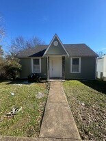 203 Forrest Ave in Athens, TN - Building Photo