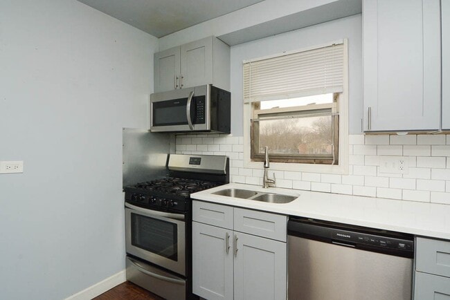 7319 N Rogers Ave in Chicago, IL - Building Photo - Building Photo