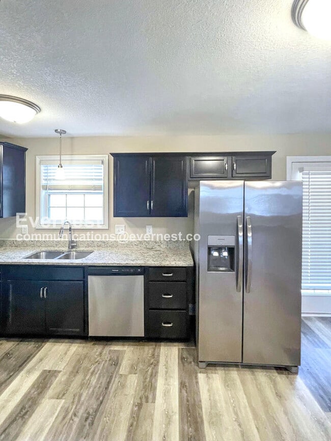 1135 Eagle's View Dr in Clarksville, TN - Building Photo - Building Photo