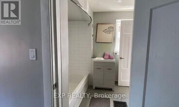 203 Victoria Ave S in Hamilton, ON - Building Photo - Building Photo