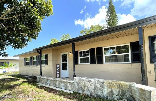 property at 1148 N Singleton Ave
