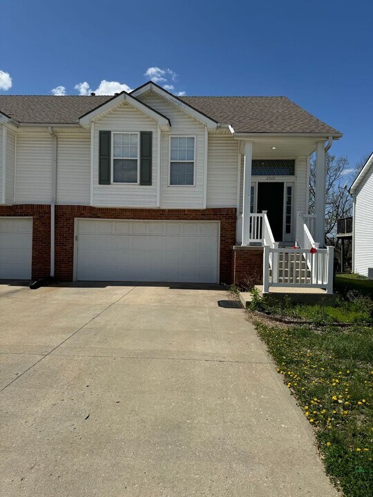 2512 Bent Oak Ct in Platte City, MO - Building Photo