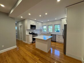 86 Orchard St, Unit 1 in Medford, MA - Building Photo - Building Photo