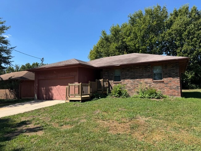 property at 3865 S Beechwood Ave