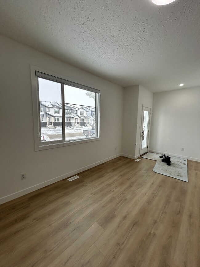 6625-6642 42 Ave in Beaumont, AB - Building Photo - Building Photo