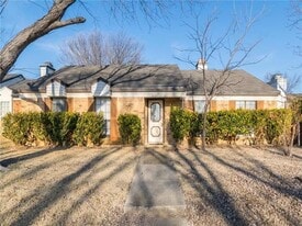 2121 Country Oaks Dr in Garland, TX - Building Photo