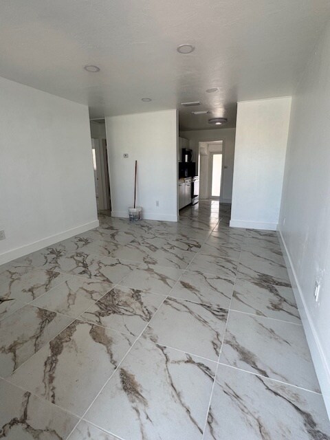 301 SW 76th Ct, Unit 301 in Miami, FL - Foto de edificio - Building Photo