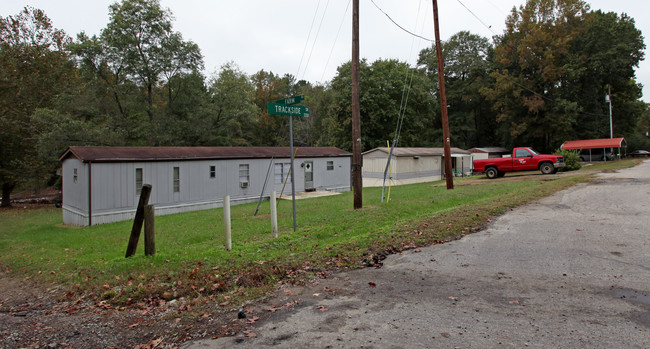 Johnson & Son Mobile Home Park in Raleigh, NC - Foto de edificio - Building Photo